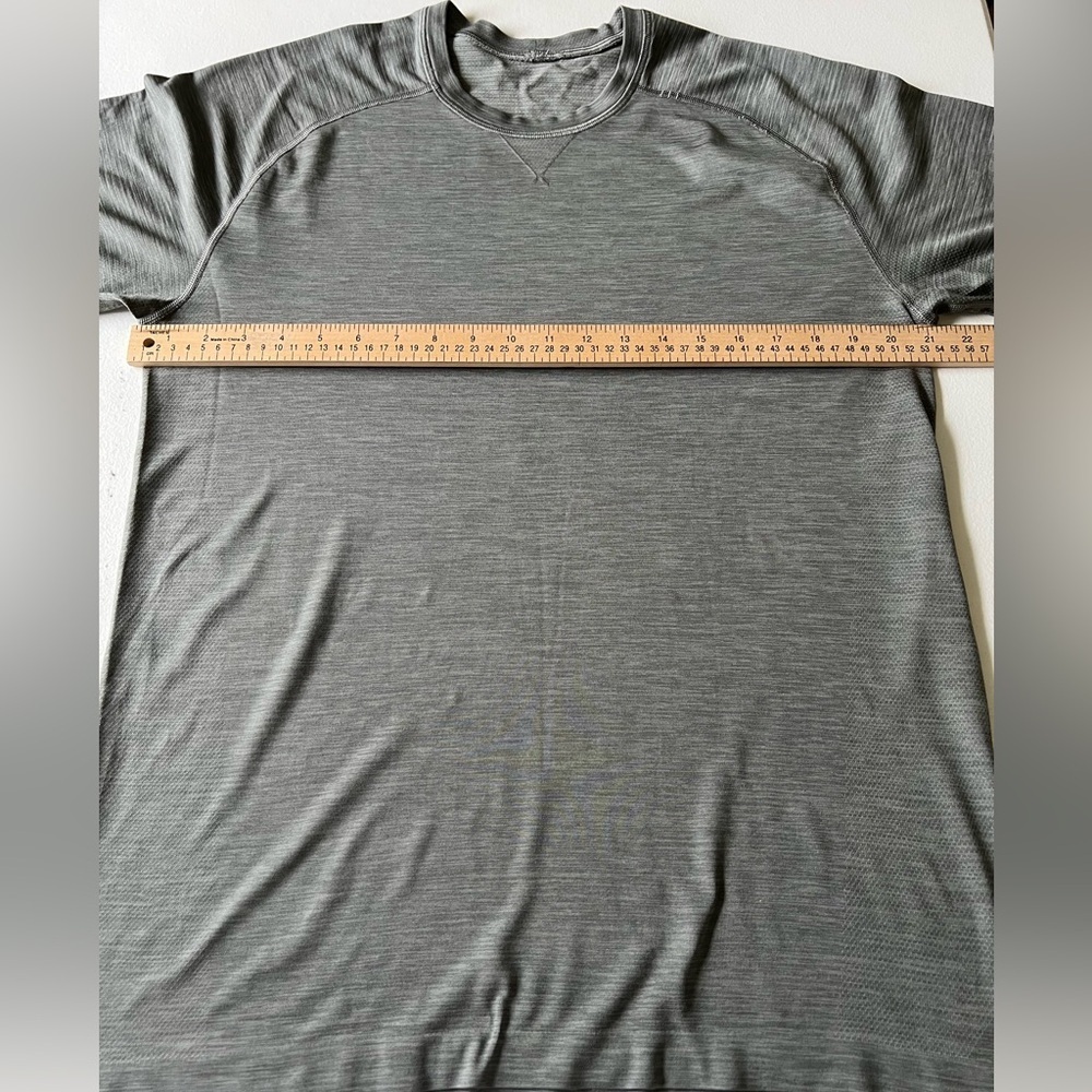 Lululemon gray t-shirt yoga sport GET OUTSIDE GET SWATY Sz L -XL - Picture 5 of 7